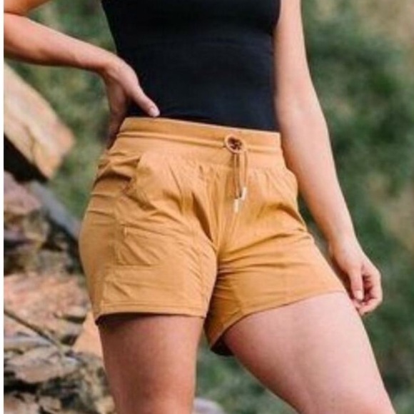 ZYIA Pants - Stylish Tan Shorts